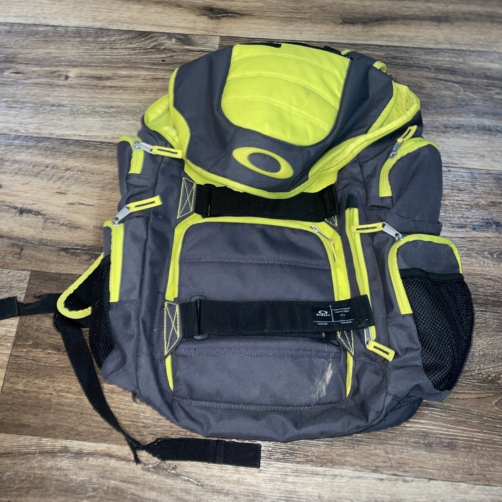 Oakley‎ Hiking Backpack Gray Neon